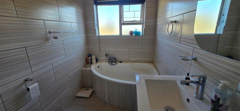 To Let 3 Bedroom Property for Rent in Bracken Heights Western Cape